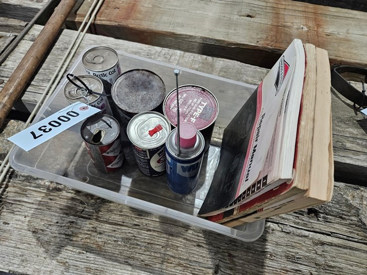 #37-•-box-of-antique-oil-cans-image-4