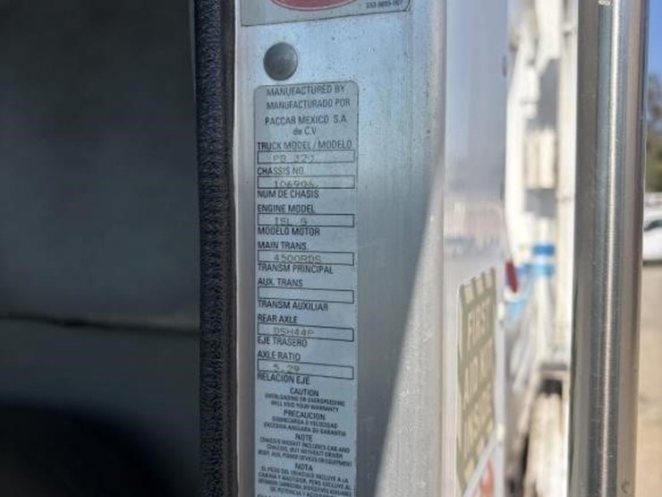 2010-peterbilt-320-image-24