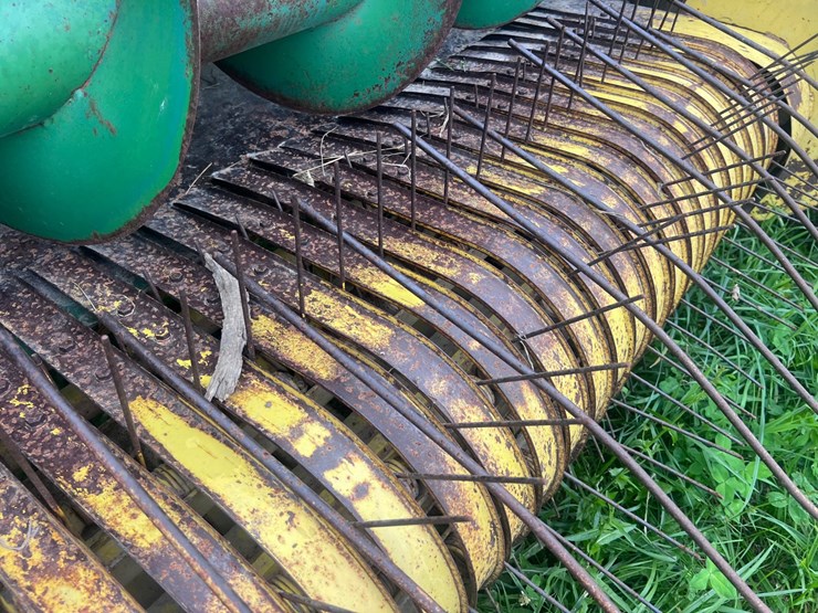 john-deere-334-image-22