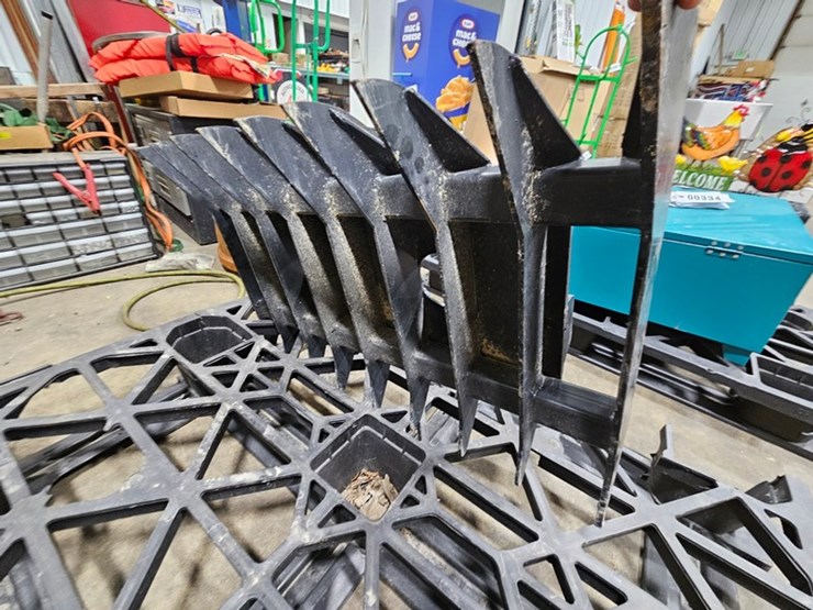 #332-•-32"-mini-skid-steer-rake-image-12