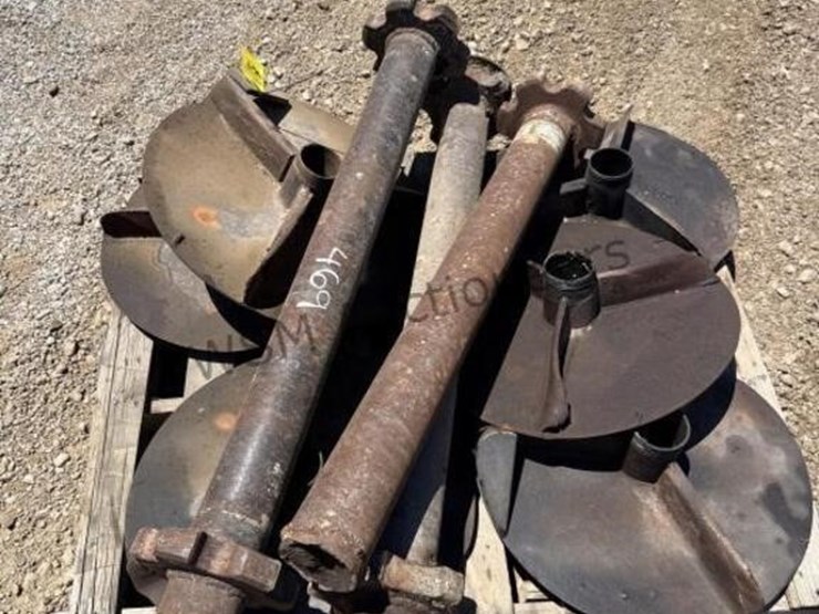pallet-of-drive-shafts-&-spinners-for-spreader-image-6