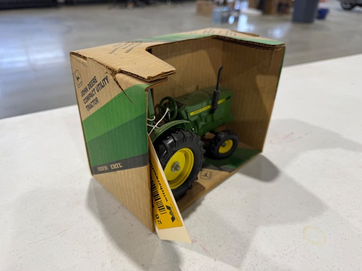 #47269-•-john-deere-utility-tractor-vintage-toy-image-2