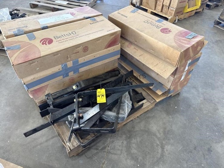 pallet-of-peterbilt-fender-mounts-image-1