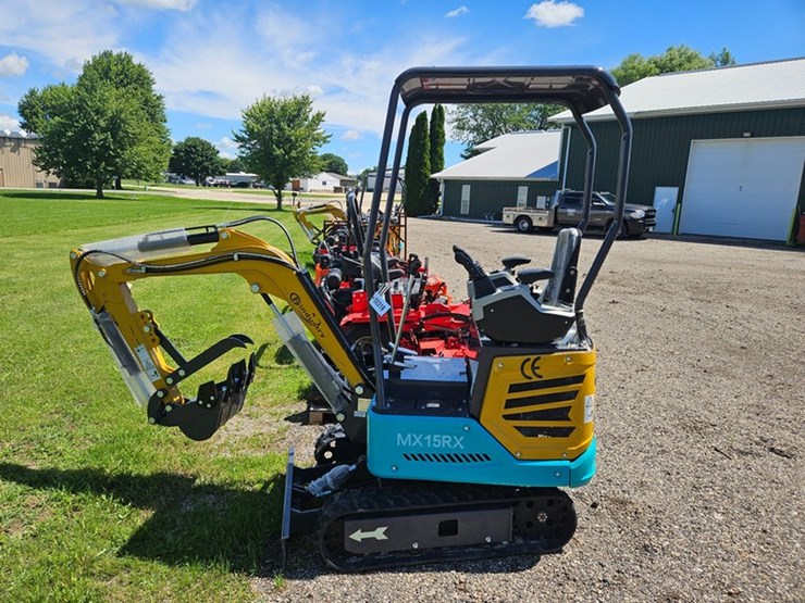 #319-•-2025-cfg-mx15r-mixi-excavator-image-2