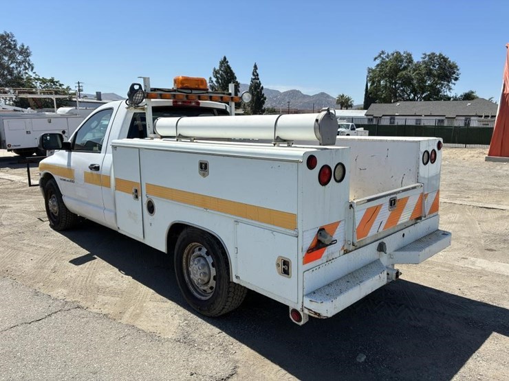 2005-dodge-2500-image-4