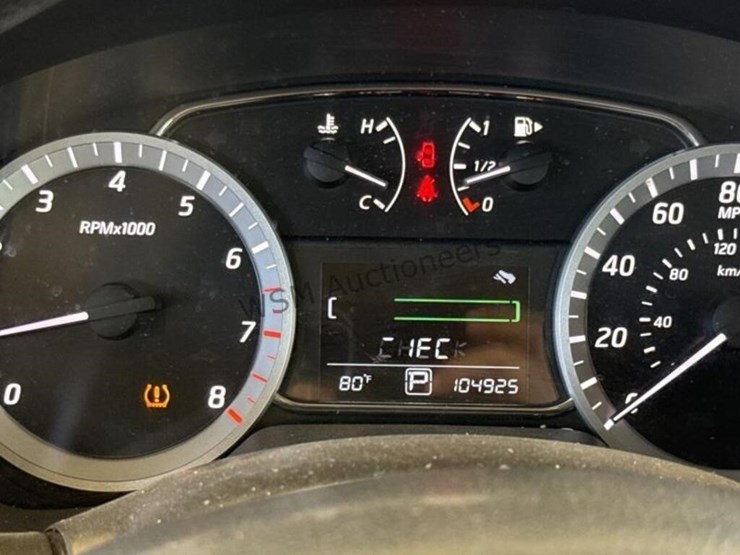 2014-nissan-sentra-sv-sdn-image-16
