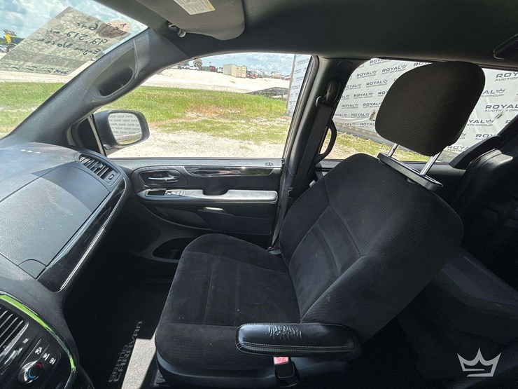 2016-dodge-grand-caravan-image-18