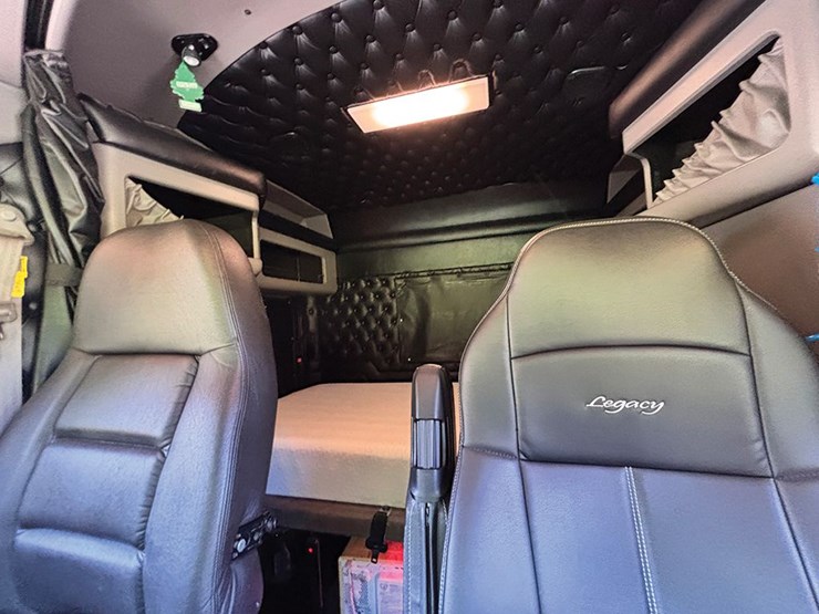 2019-kenworth-w900l-image-4