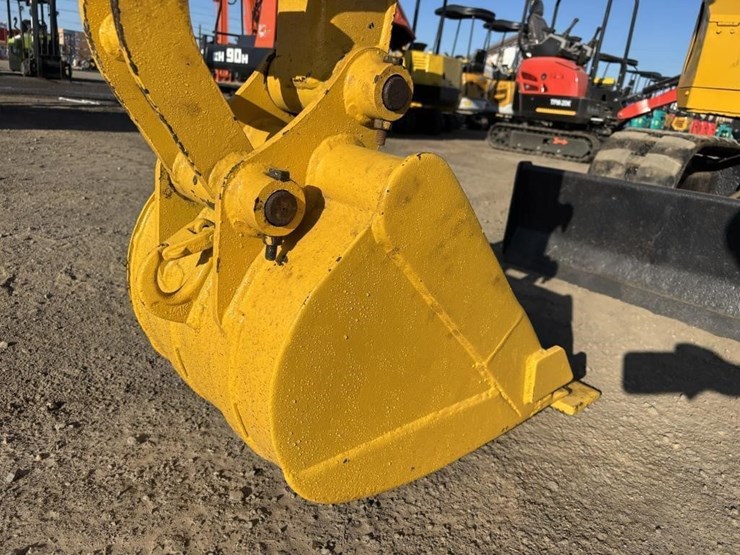 komatsu-pc28uu-image-11