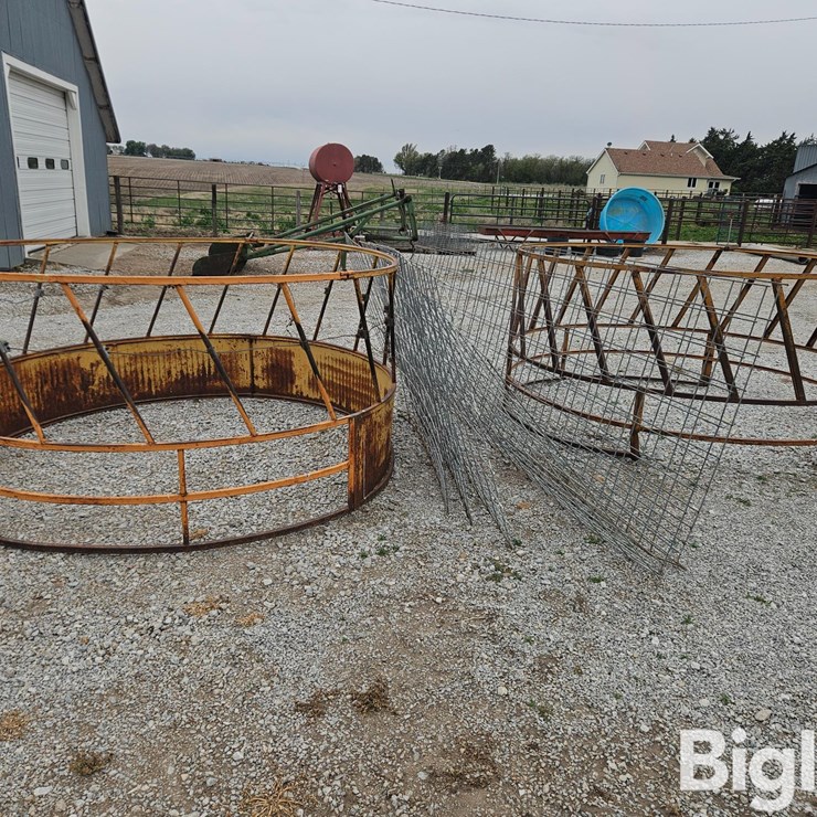 Round Bale Feeders & Mesh Livestock Panels