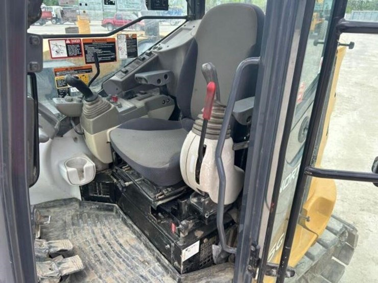 2014-deere-85g-image-15