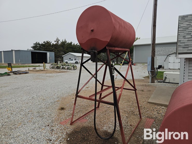 300-gal-fuel-tank-on-stand-image-1