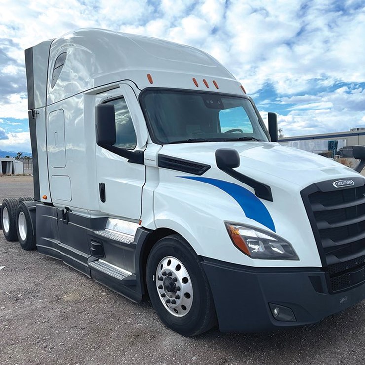 2020 FREIGHTLINER CASCADIA 126