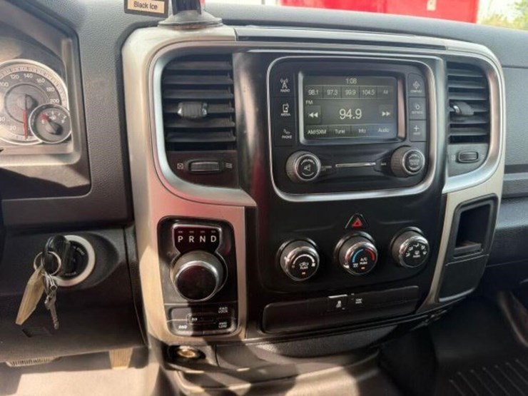 2017-ram-1500-slt-image-10