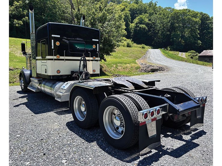 2019-kenworth-w900l-image-3