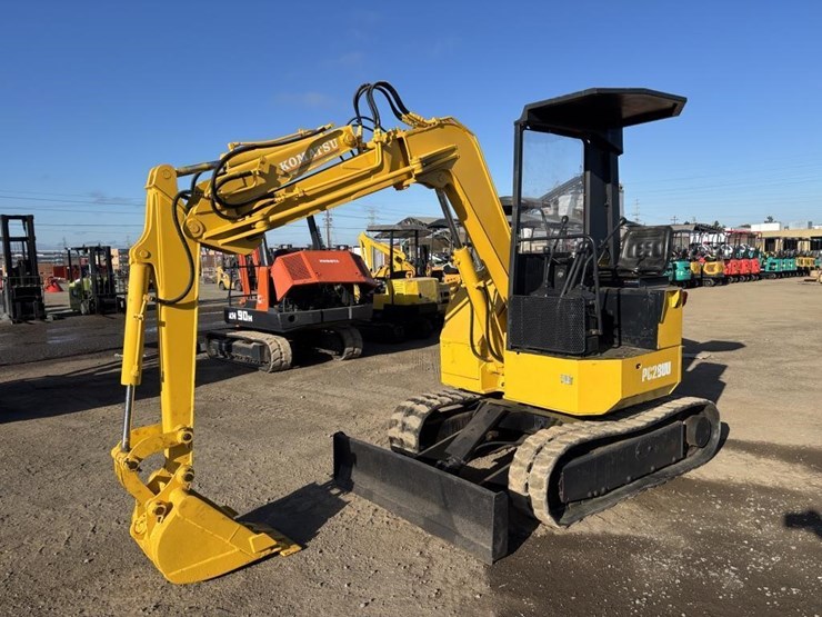 komatsu-pc28uu-image-1
