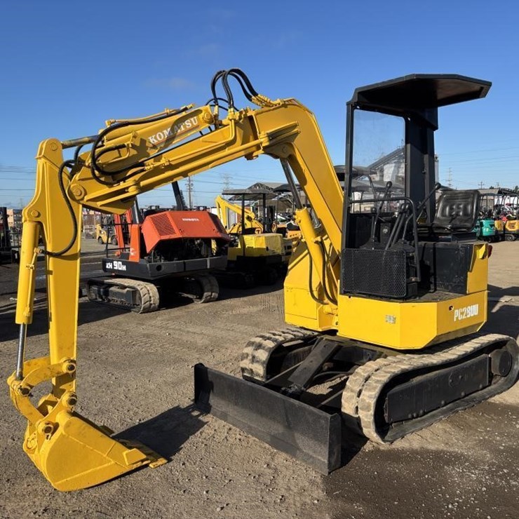 KOMATSU PC28UU