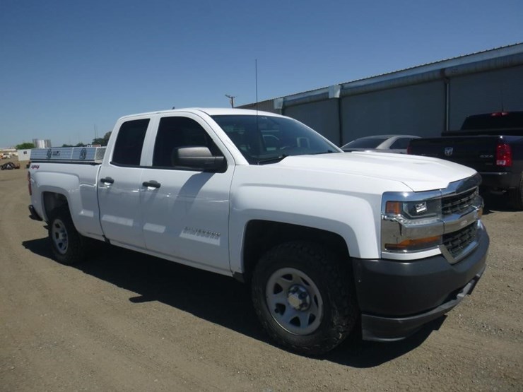 2018-chevrolet-1500-image-2