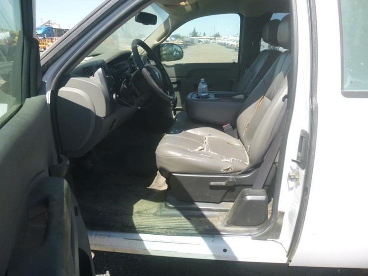 2011-chevrolet-2500-image-11