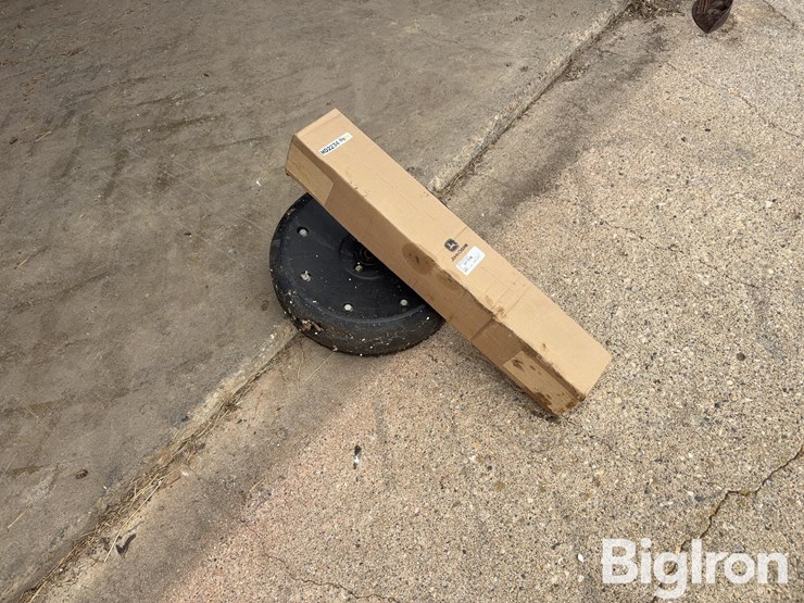 john-deere-ah176841-planter-hydraulic-cylinder-image-3