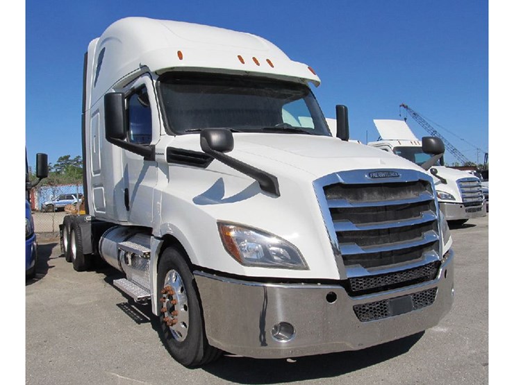2020-freightliner-cascadia-126-image-1