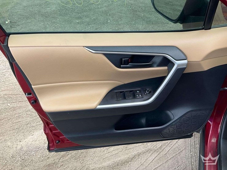 2019-toyota-rav4-image-10