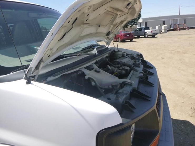 2013-chevrolet-3500-image-24