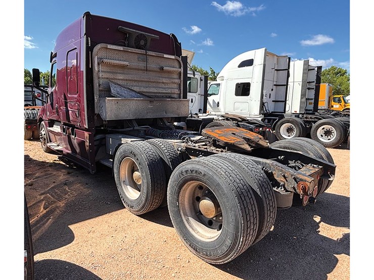 2019-freightliner-cascadia-126-image-2