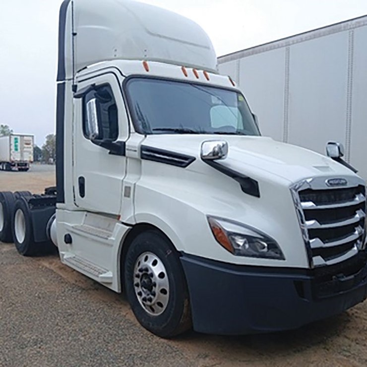 2020 FREIGHTLINER CASCADIA 126