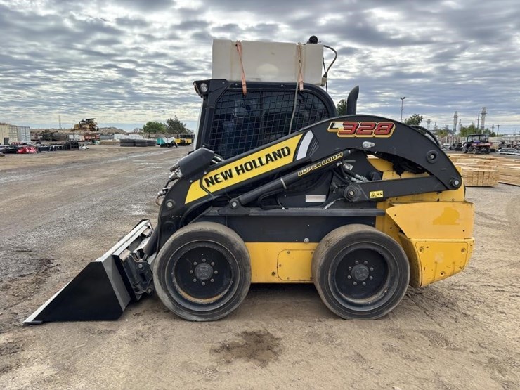 2021-new-holland-l328-image-5