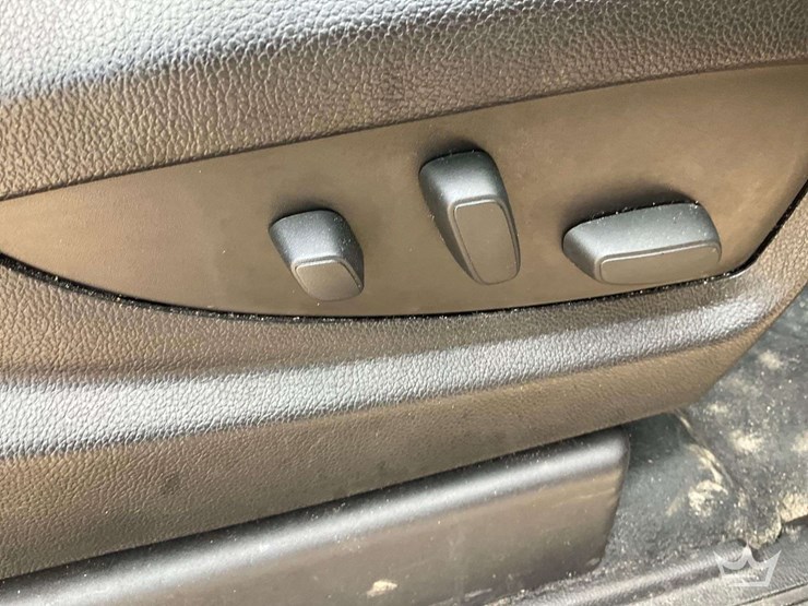2017-ford-explorer-image-24