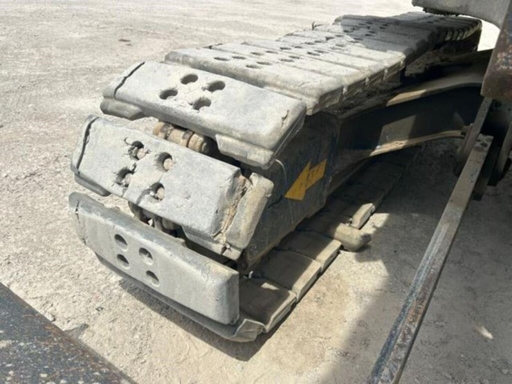 2014-deere-85g-image-79
