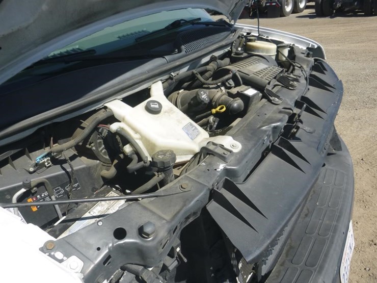 2017-chevrolet-express-2500-image-11