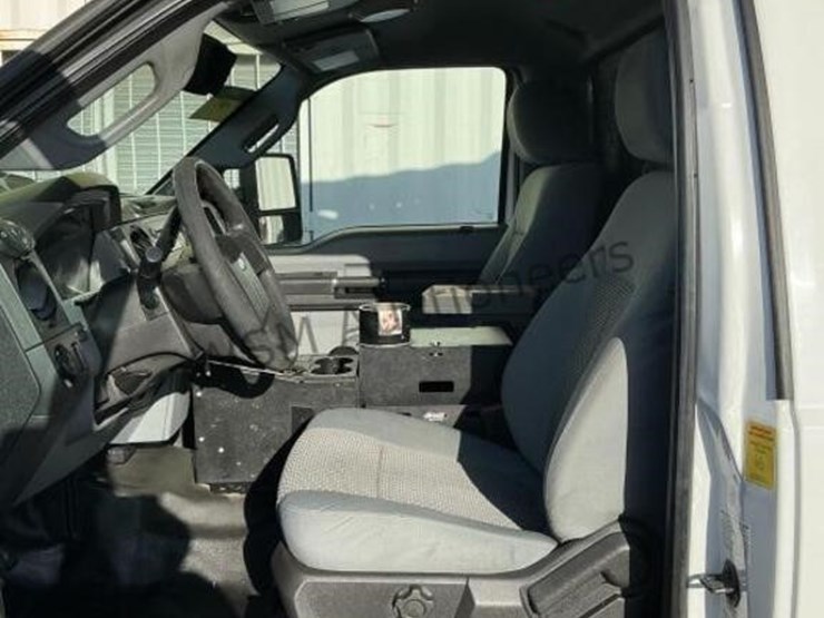 2016-ford-f550-image-25