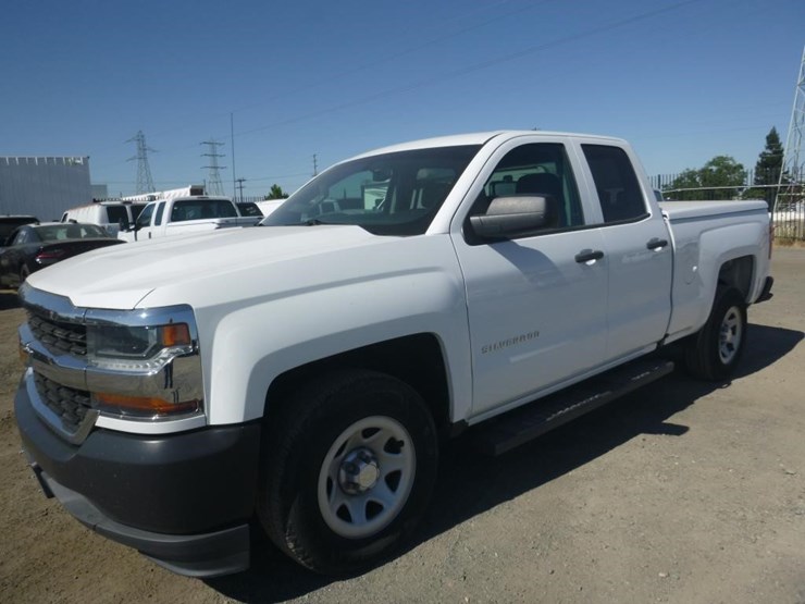 2018-chevrolet-1500-image-1