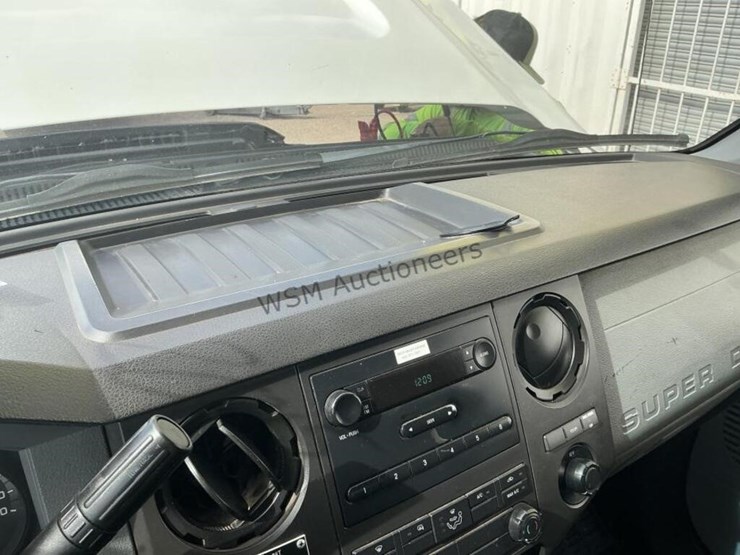 2015-ford-f550-image-21