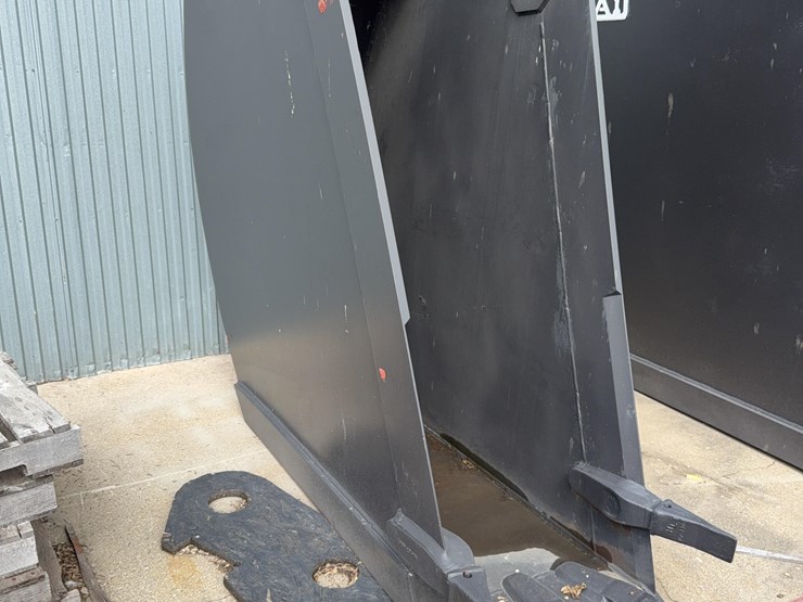 spade-nose-bucket-image-1