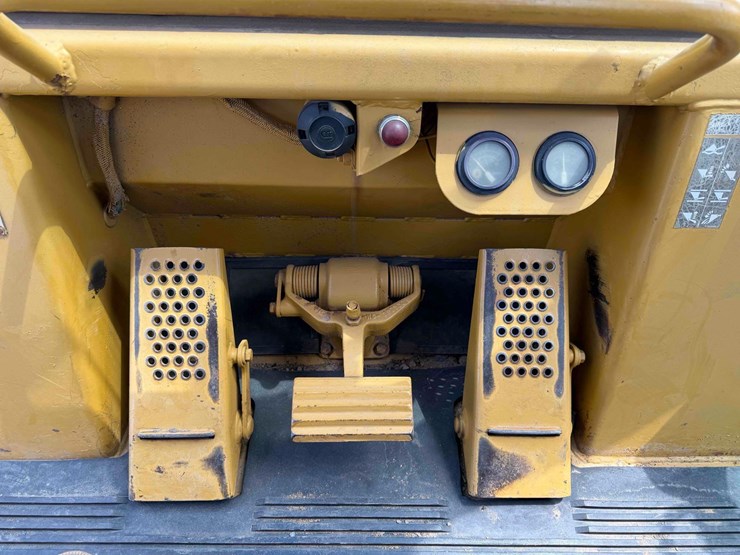 1990-caterpillar-943-image-25