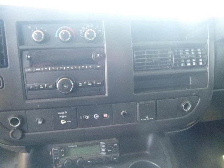 2016-chevrolet-express-3500-image-12