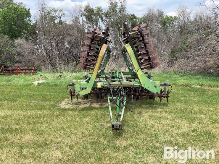 john-deere-235-image-2