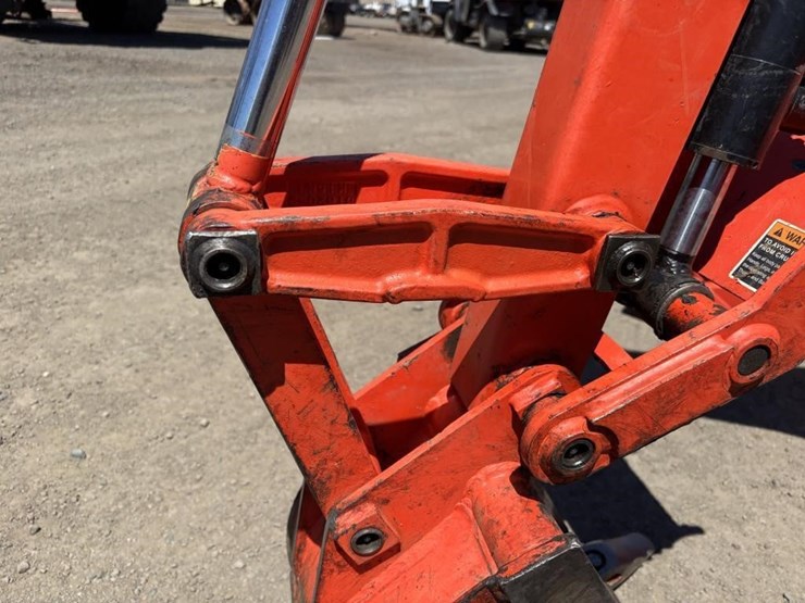2013-kubota-l3800d-image-18