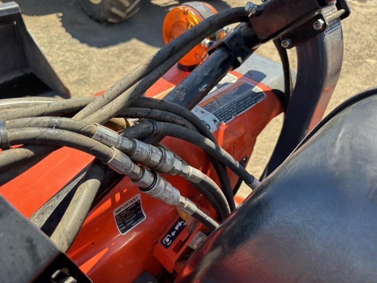 2013-kubota-l3800d-image-43
