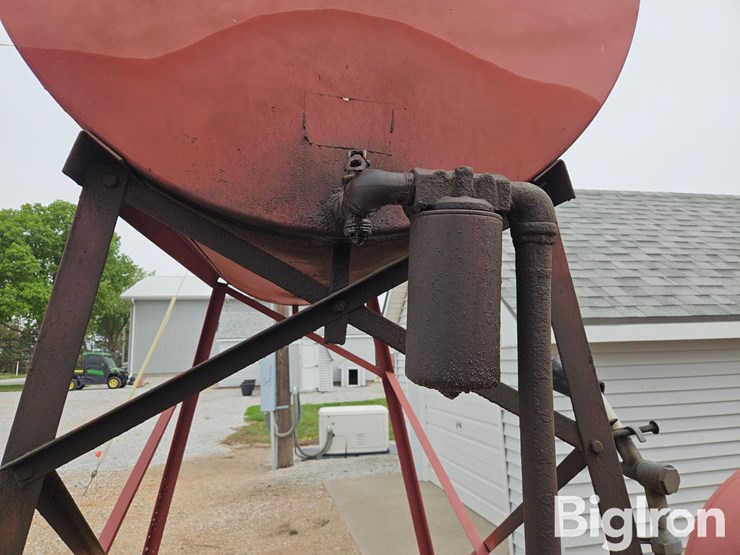 300-gal-fuel-tank-on-stand-image-11