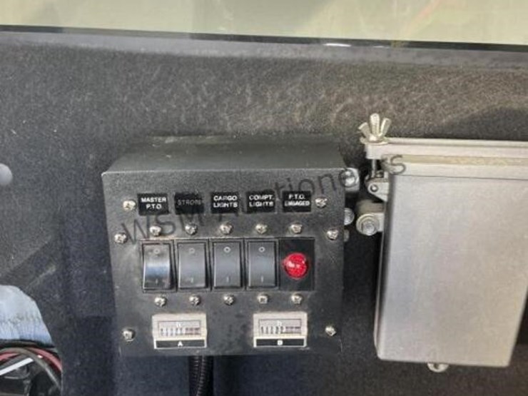 2015-ford-f550-image-24