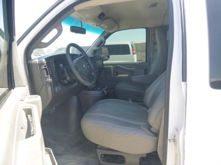 2016-chevrolet-express-3500-image-8
