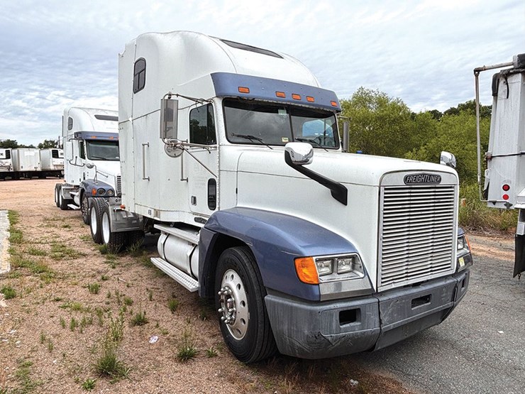1996-freightliner-fld120-image-1