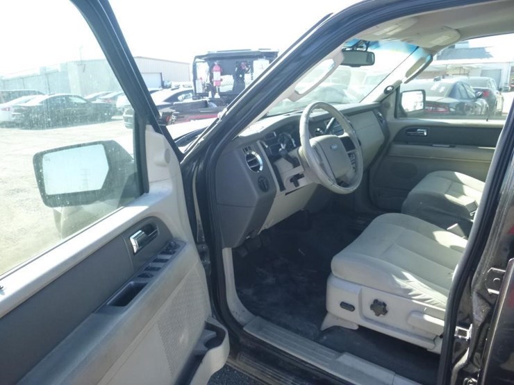 2011-ford-expedition-image-5