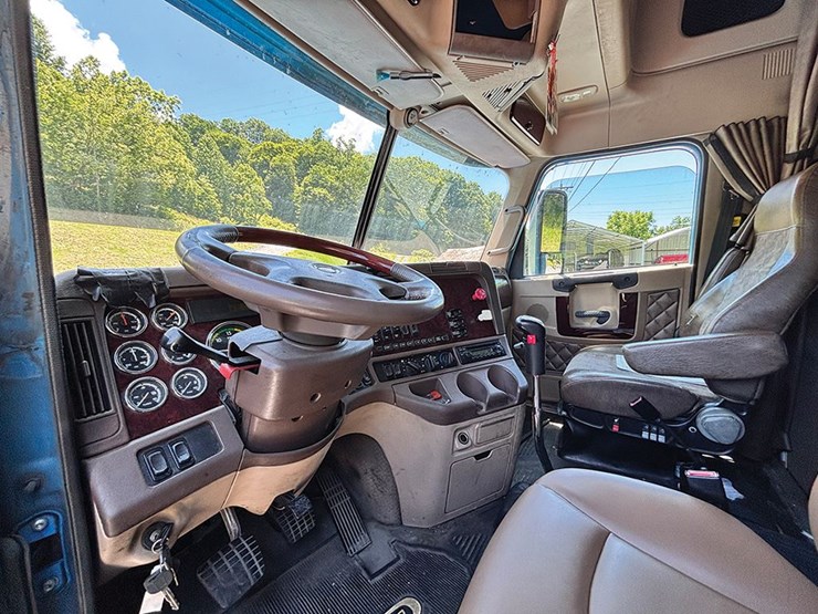 2019-kenworth-w900l-image-5