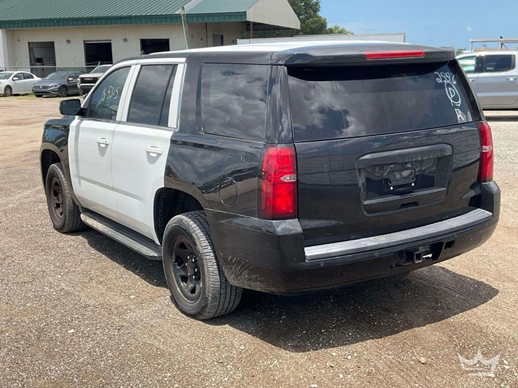 2016-chevrolet-tahoe-image-4