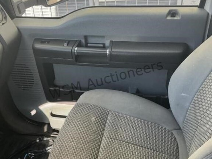 2015-ford-f550-image-25